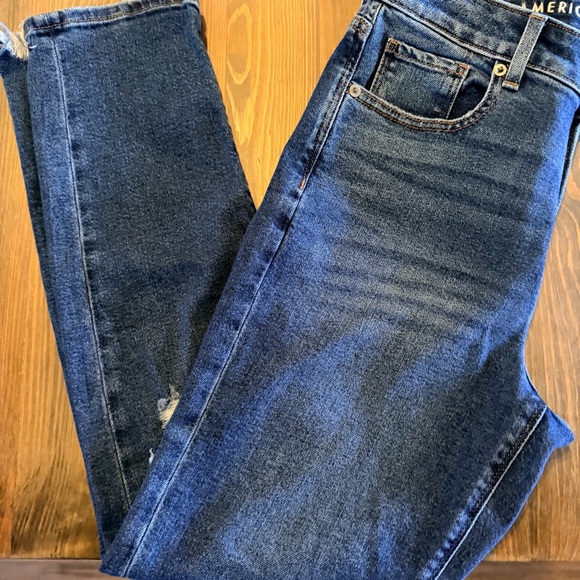 American Eagle Outfitters Denim - American Eagle distressed mom Jean